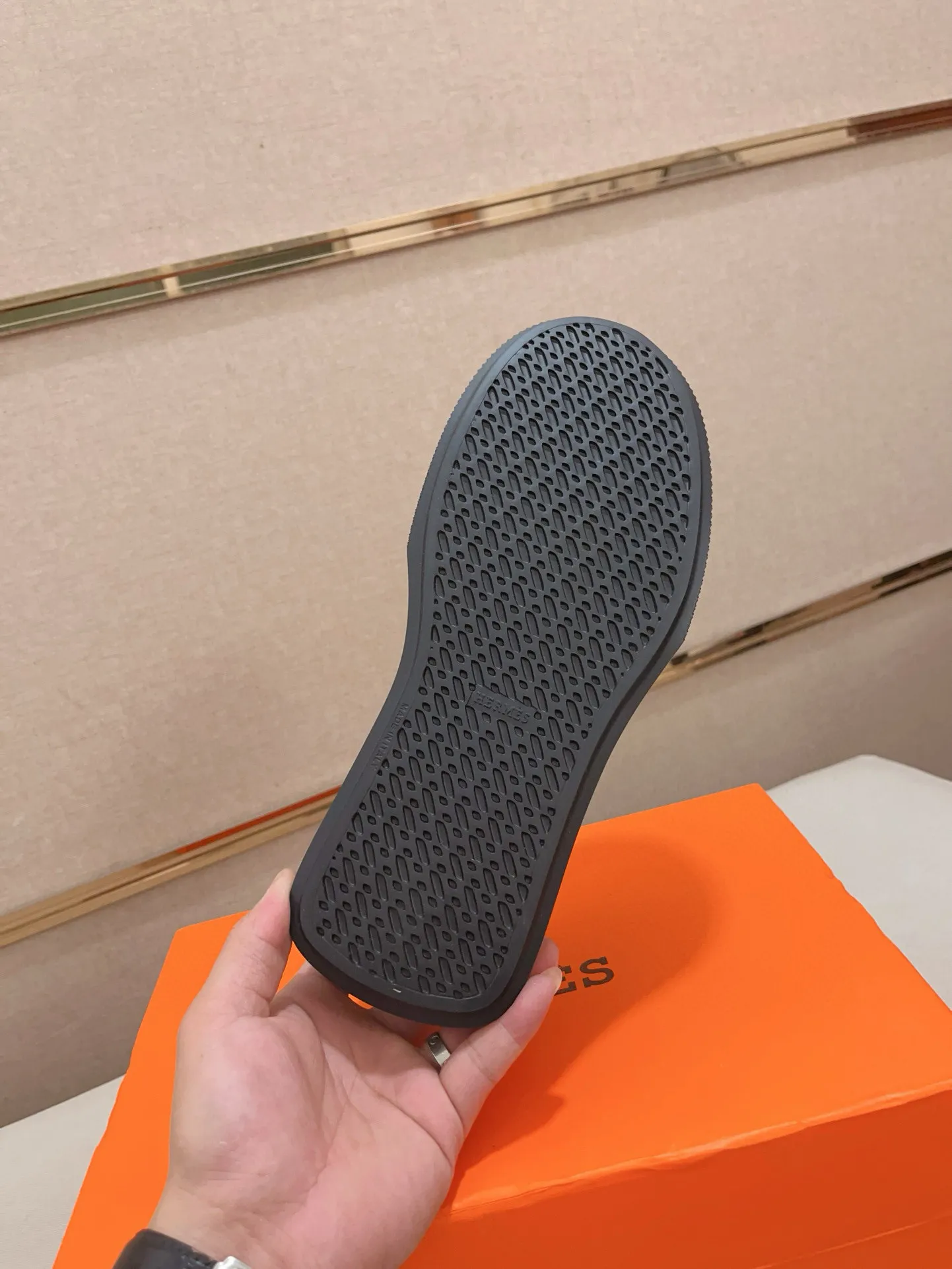 Men's clothing and shoes💰: 442💰《HERMES》【Classic original single version】Hermès; top 🔝purchase agent🔍🔍men's latest 🇺🇸 counter sales simultaneously, imported from Italy original ▲▲cowhide ▲▲ (high-end, nobility, class) ) Exquisite workmanship (Italian 🇮🇹 imported water-dyed 🐂 cowhide lining) sole: original sole provided by the original factory, ⚠️exclusive double-layer activity·TPR·rubber·combined molded outsole; super comfortable·wear-resistant·non-slip·environmental protection The real thing is more beautiful if you take the real thing (high quality, follow the order). You can enter and exit the counter at will * Number of yards: 38-44 (45 can be customized and cannot be returned or exchanged)